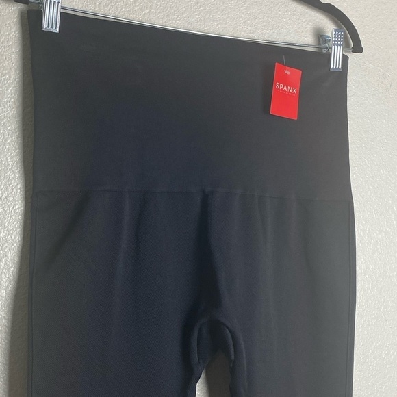 Spanx Look at Me Now Cropped Leggings in Very Black - Size 3X - New - Picture 6 of 10
